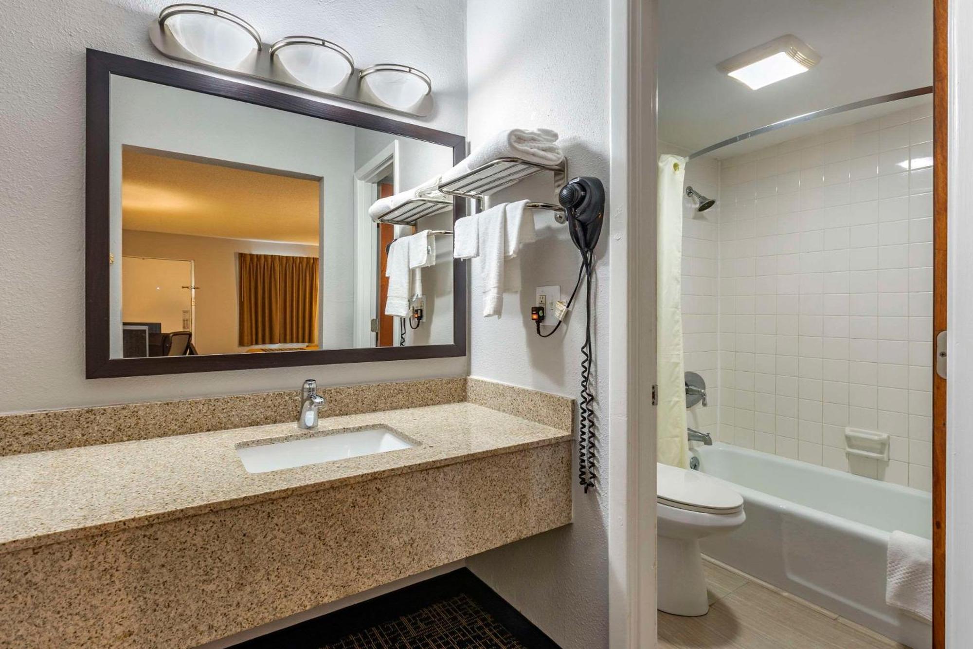 Rodeway Inn Union Екстериор снимка